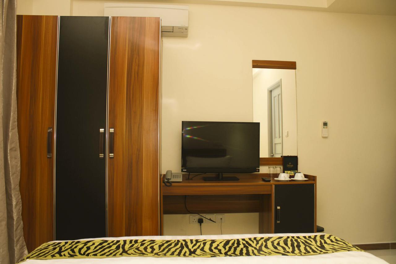 Surfview Raalhugandu Hotel Malé Kültér fotó